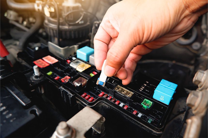 Los 8 fallos electrónicos más comunes en un coche 2 fusibles del coche
