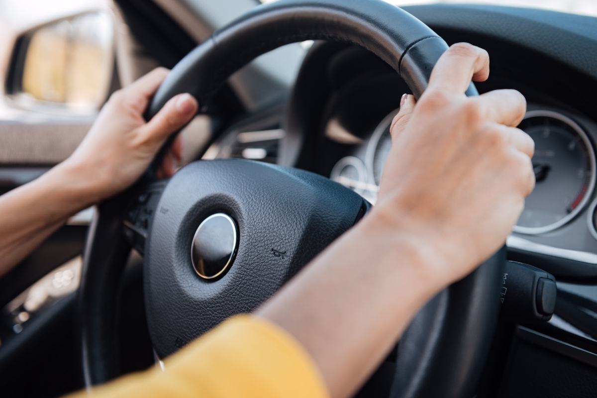 dirección coche más dura por un lado