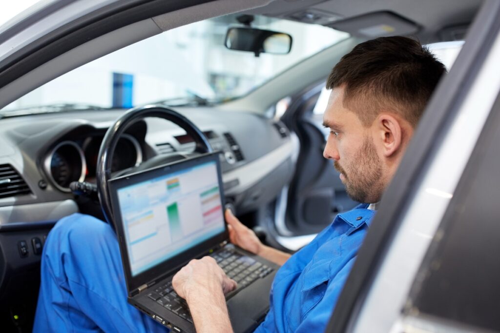 NO-SOLUCIONAR-TU-MISMO-FALLOS-ELECTRONICOS-COCHES